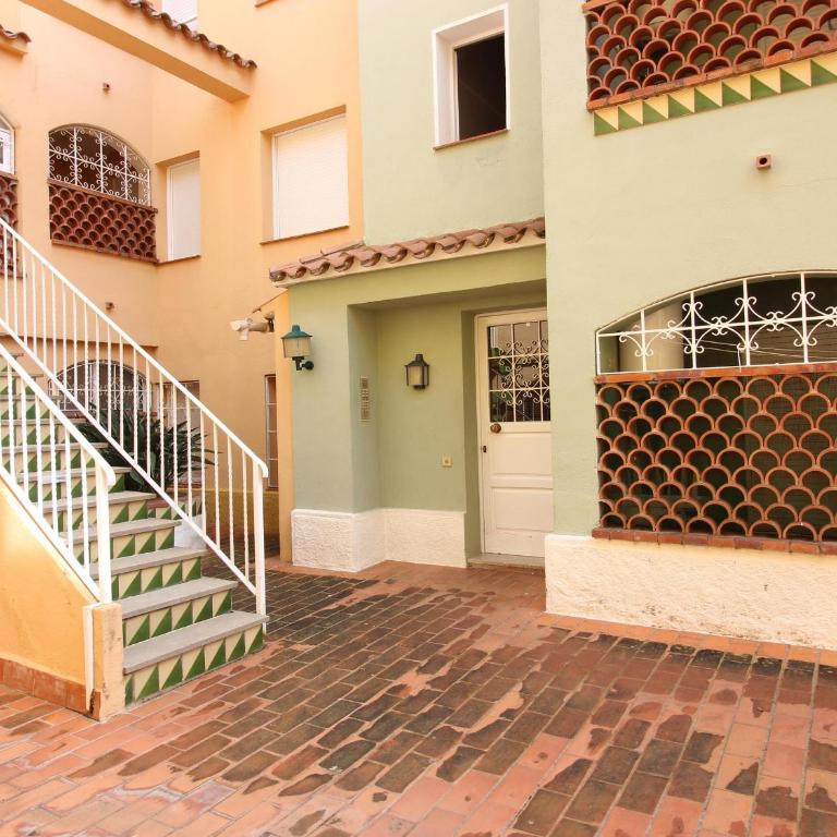 Apartamento céntrico con terraza y acceso cercano a la playa, bares y mercado en Empuriabrava - ES-228-181 - Apartamento - 4