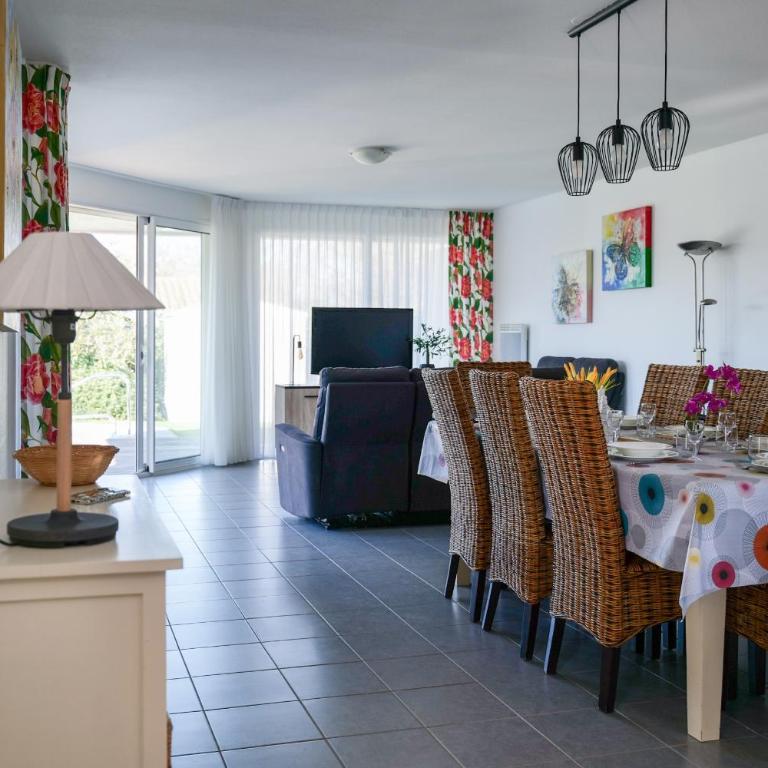 superbe villa residence oasis park - 8 personnes - piscine chauffee - Casa Vacanze con 4 Camere da Letto - 24