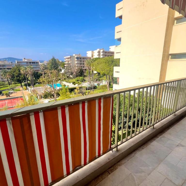 JUAN LES PINS - 4 people - swimming pool - tennis - Appartement - 5