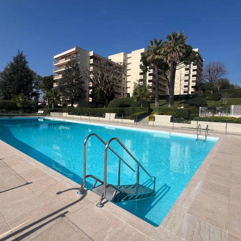 JUAN LES PINS - 4 people - swimming pool - tennis - Appartement - 18