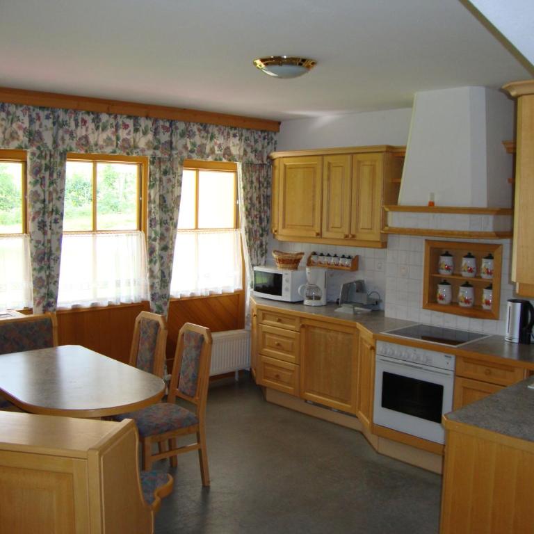 Holiday-Appartements - Apartment mit Bergblick (5 Erwachsene) - 1