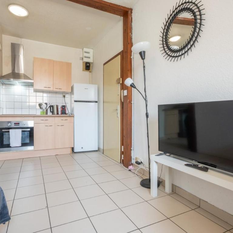 Bel appartement 4Pers Stationnement Gratuit Centre - Apartment mit 1 Schlafzimmer - 2