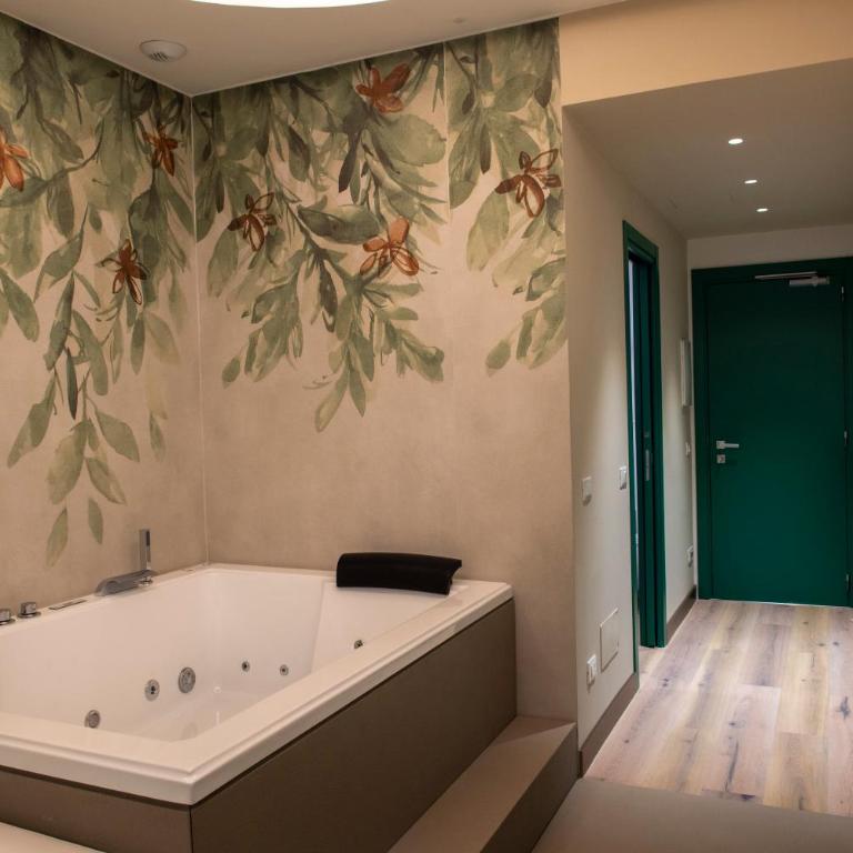 Smart Hotel Napoli - Camera Matrimoniale con Vasca Idromassaggio e Vista Interna sulla Galleria - 1