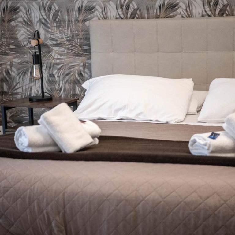Vatican Fashion Home - Three-Bedroom Apartment - 9