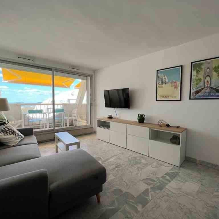 Appartement 4 Pièces, Vue Mer, Piscine et Parking privé - Three-Bedroom Apartment with Sea View - 14