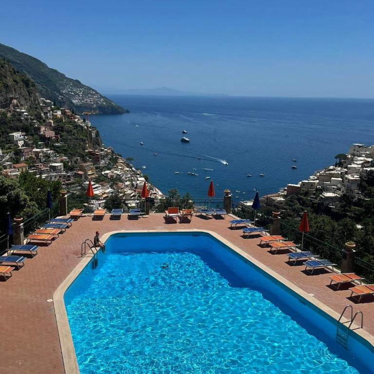 Flower Power Apartment - Overlooking Positano - for 6 guests with parking, terrace and seaview - 2 bathrooms and 3 bedrooms - Appartamento - 1