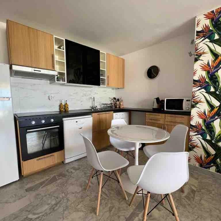 Appartement 4 Pièces, Vue Mer, Piscine et Parking privé - Three-Bedroom Apartment with Sea View - 19