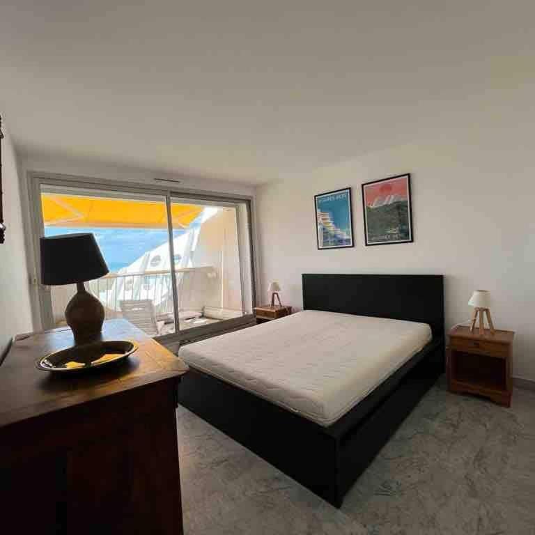 Appartement 4 Pièces, Vue Mer, Piscine et Parking privé - Three-Bedroom Apartment with Sea View - 20