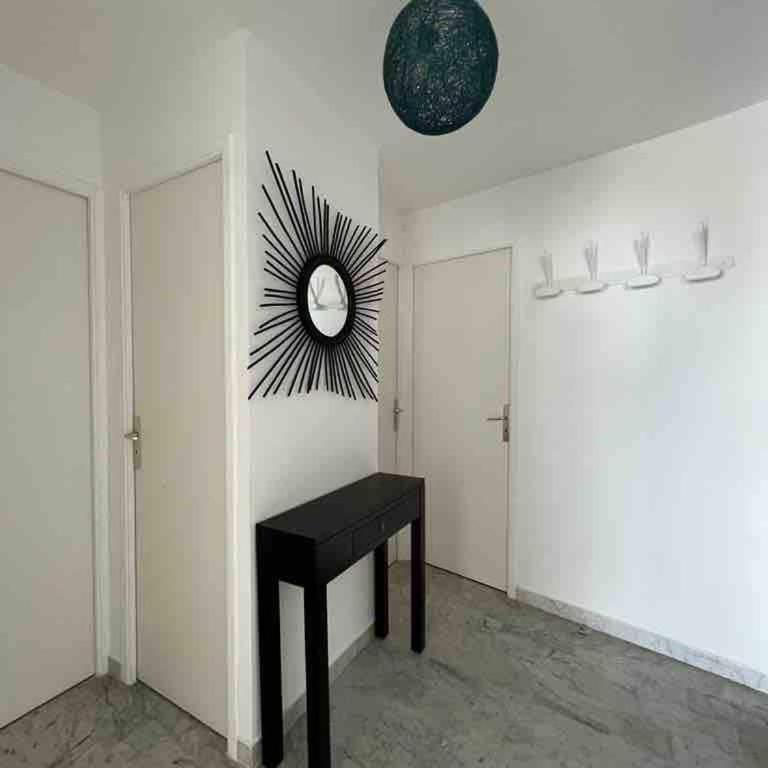 Appartement 4 Pièces, Vue Mer, Piscine et Parking privé - Three-Bedroom Apartment with Sea View - 22