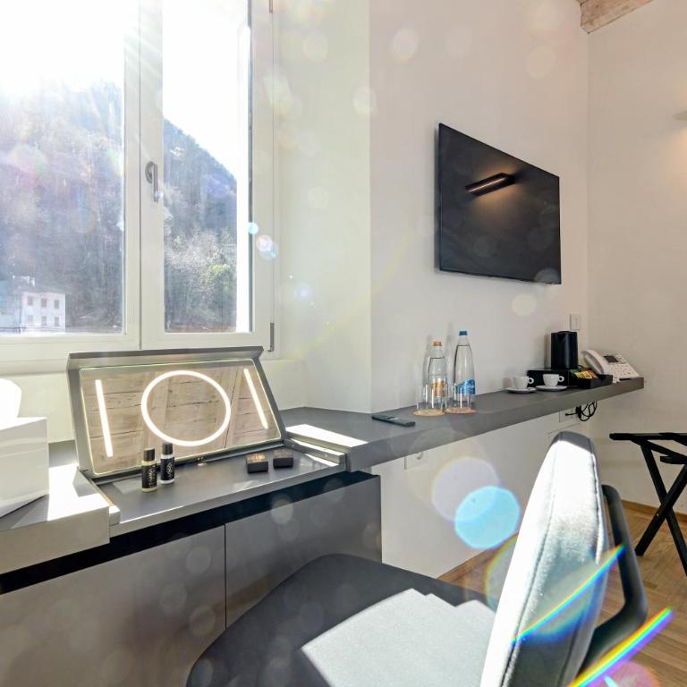 Villa Rêverie - Boutique Hotel - Deluxe Double Room with Balcony and Front Lake View - 10