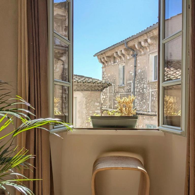Provencal Escape - Suite with City View - 17