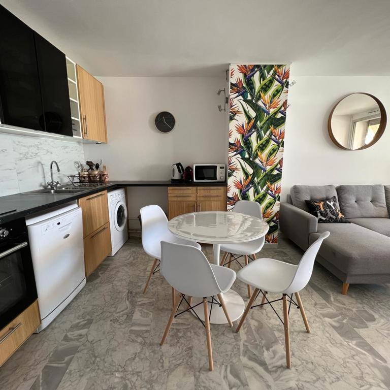 Appartement 4 Pièces, Vue Mer, Piscine et Parking privé - Three-Bedroom Apartment with Sea View - 5