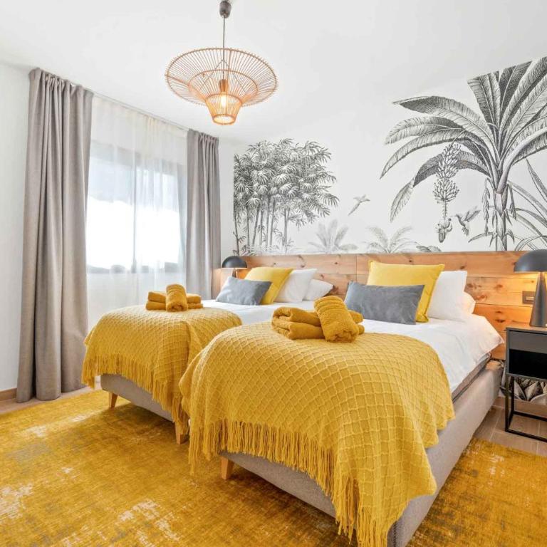 Luxury 4 bed villa with pool and views - Villa with Private Pool - 17
