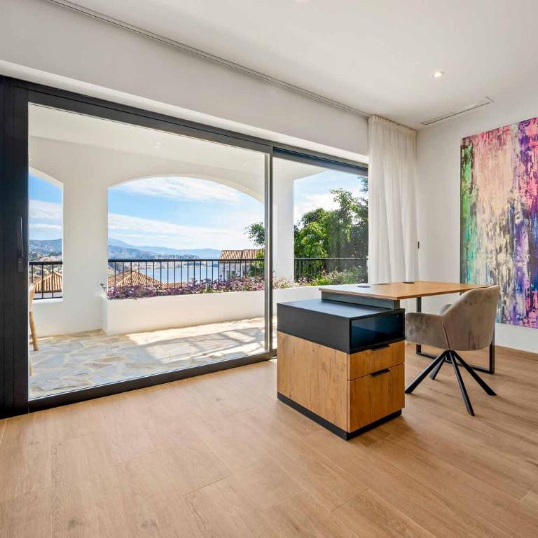 Luxury 4 bed villa with pool and views - Villa with Private Pool - 20