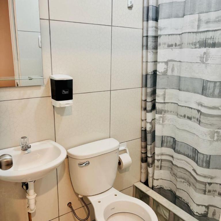 Comfortable House - Three-Bedroom House - 27