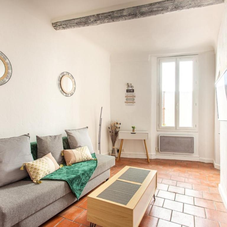 Charm of Vieil Antibes, quiet 2-4pers - Two-Bedroom Apartment - 1