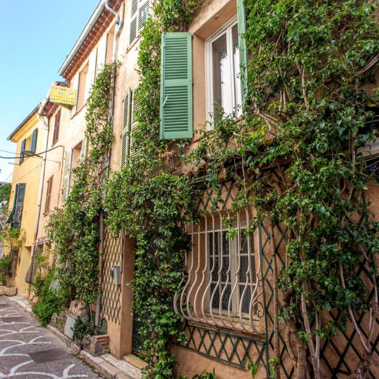 Charm of Vieil Antibes, quiet 2-4pers - Two-Bedroom Apartment - 4