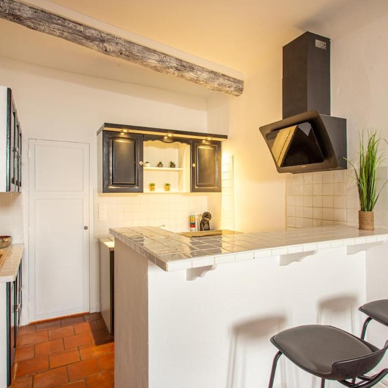 Charm of Vieil Antibes, quiet 2-4pers - Two-Bedroom Apartment - 5