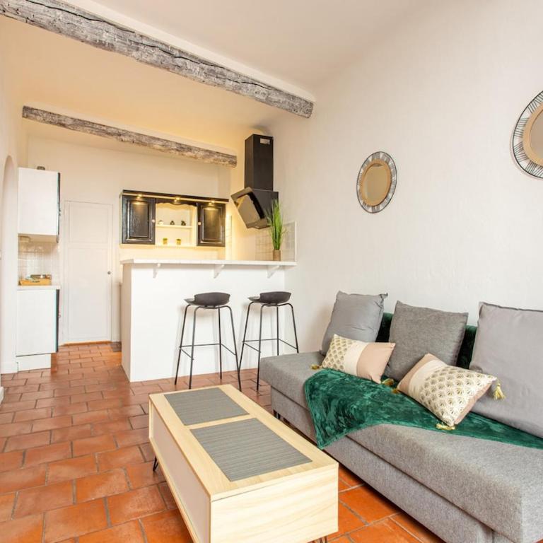 Charm of Vieil Antibes, quiet 2-4pers - Two-Bedroom Apartment - 6