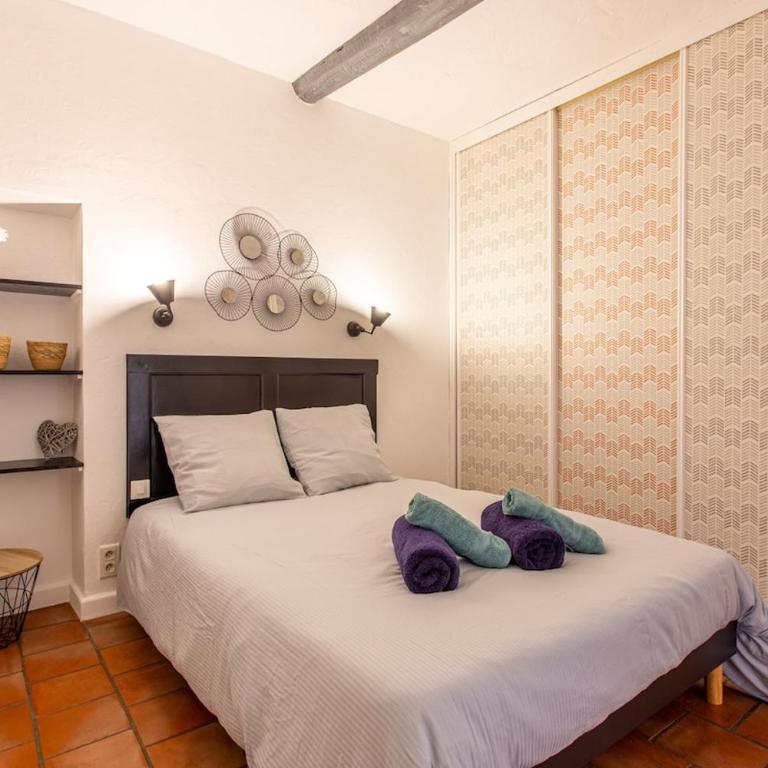 Charm of Vieil Antibes, quiet 2-4pers - Two-Bedroom Apartment - 8