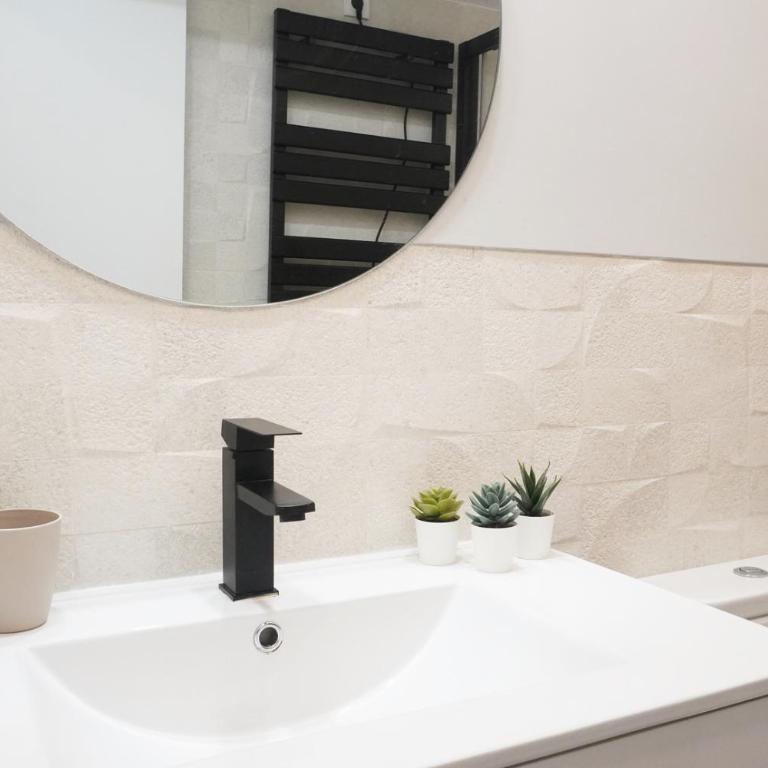 La Paz Apartments - Studio - 14