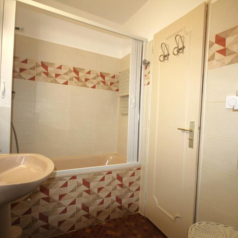 La Bourboule - One-Bedroom Apartment - 23