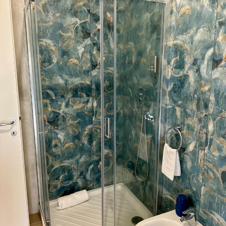 Monti Tiburtini Roma Guest House - Camera Matrimoniale con Bagno Privato - 16