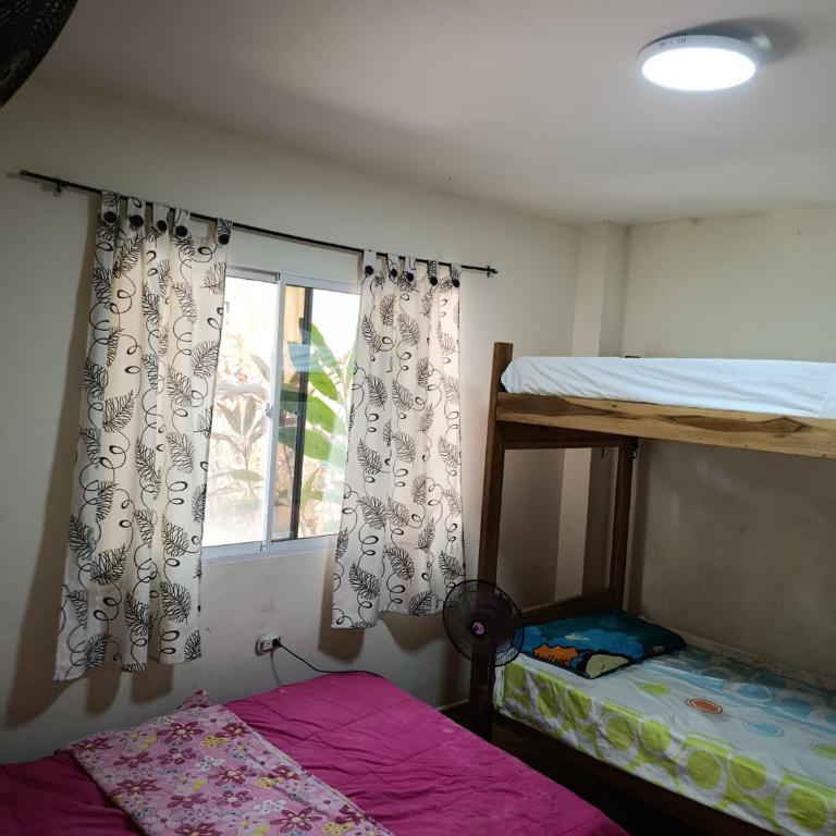 hostal los cascabeles de la sierra - Habitación Compartida Mixta - 4 camas - 2