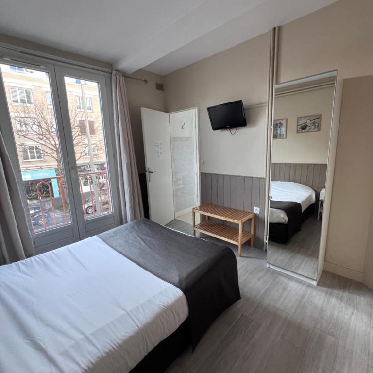 Hotel De l'Univers - Chambre Double Supérieure avec Vue sur le Port - 15