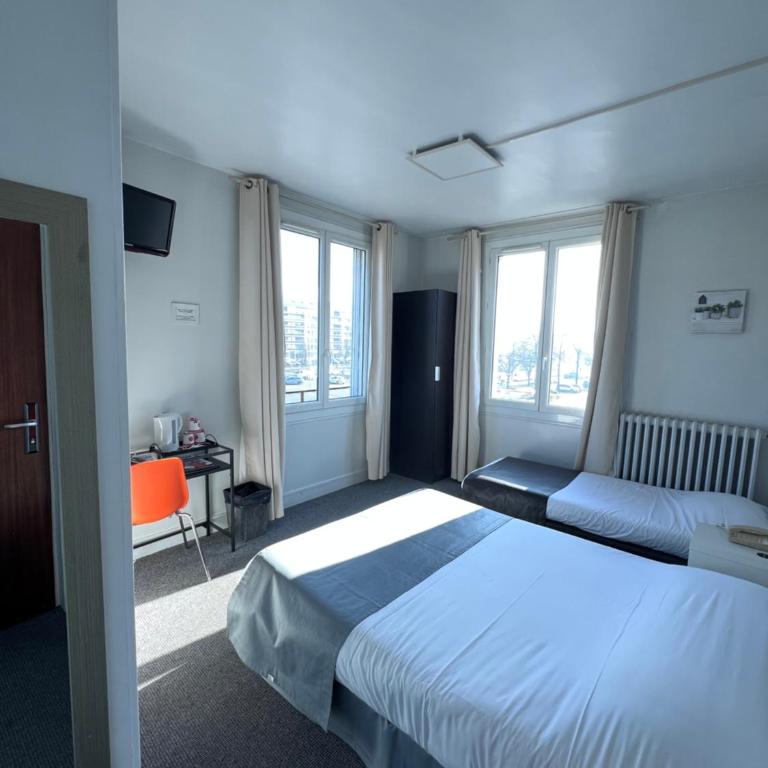 Hotel De l'Univers - Chambre Triple - Vue sur Port - 15