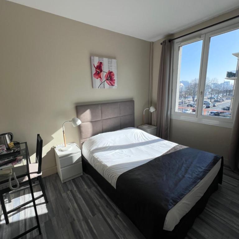 Hotel De l'Univers - Chambre Double Supérieure avec Vue sur le Port - 2