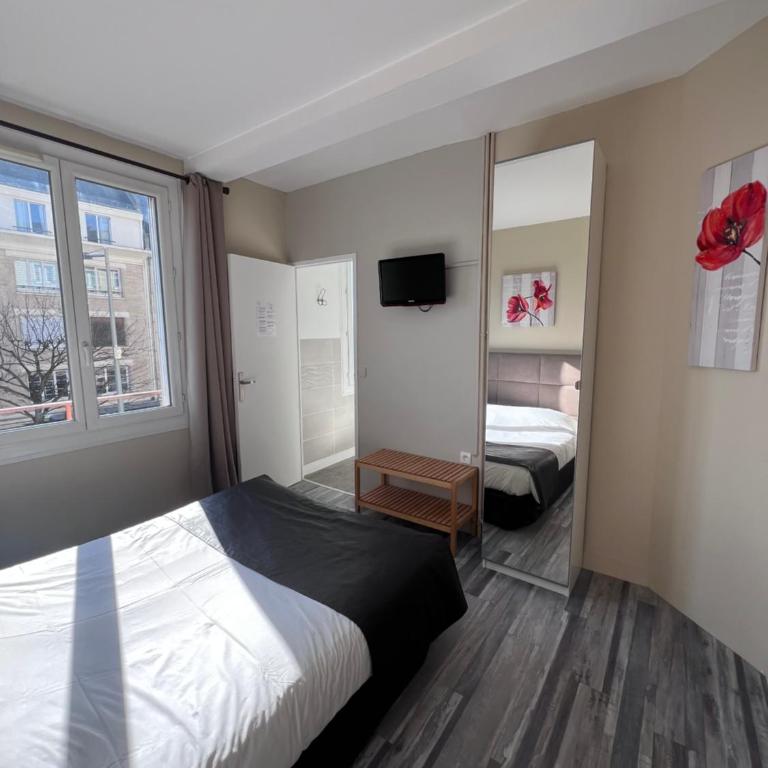 Hotel De l'Univers - Chambre Double Supérieure avec Vue sur le Port - 18