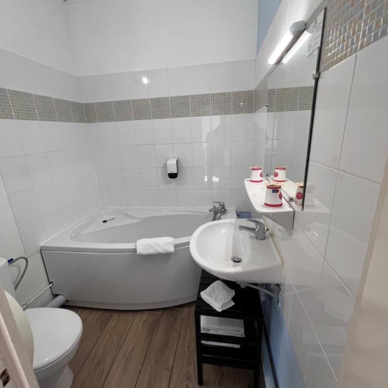 Hotel De l'Univers - Chambre Double Supérieure avec Vue sur le Port - 21