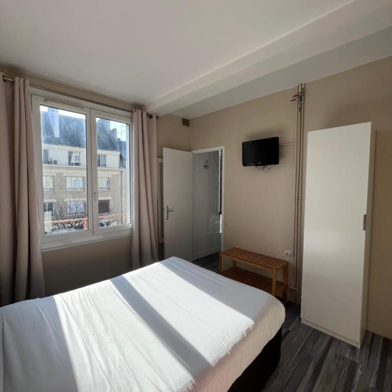 Hotel De l'Univers - Chambre Double Supérieure avec Vue sur le Port - 24