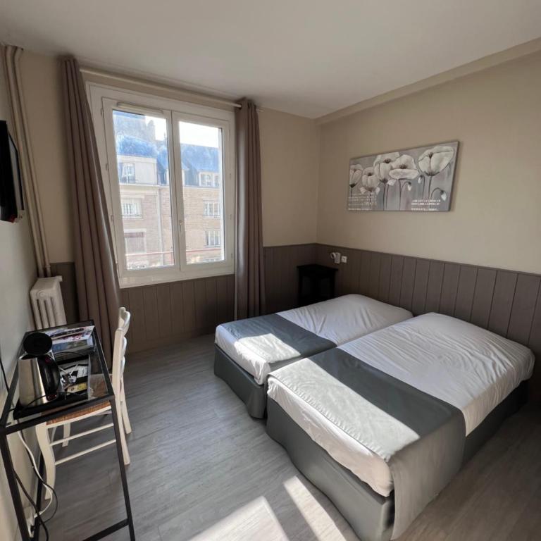 Hotel De l'Univers - Chambre Lits Jumeaux avec Vue sur le Port - 6