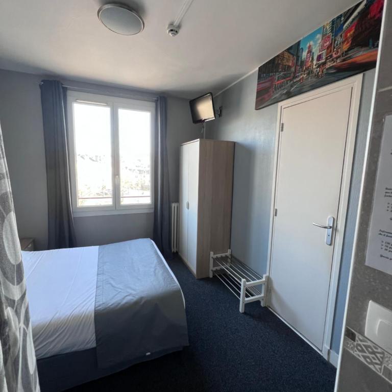Hotel De l'Univers - Chambre Double - Vue sur Port - 14
