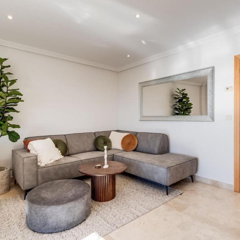 Ultimate Rentals - 2BR Apt 5 min Van Het Strand - Selwo Hills 2 - Apartamento - 22