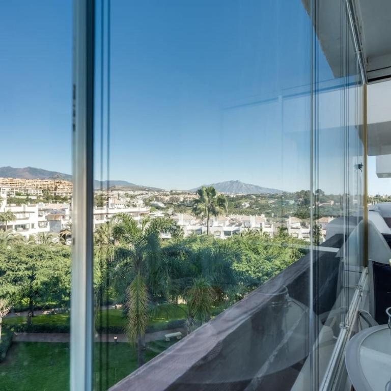 Ultimate Rentals - 2BR Apt 5 min Van Het Strand - Selwo Hills 2 - Apartamento - 21
