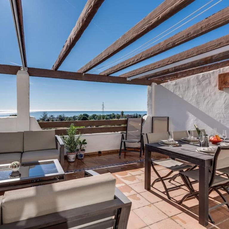 Ultimate Rentals - 2BR Apt 5 min Van Het Strand - Selwo Hills 2 - Apartamento - 16