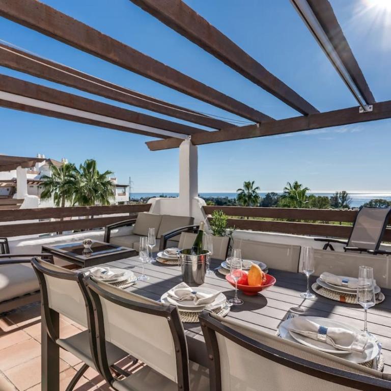 Ultimate Rentals - 2BR Apt 5 min Van Het Strand - Selwo Hills 2 - Apartamento - 17