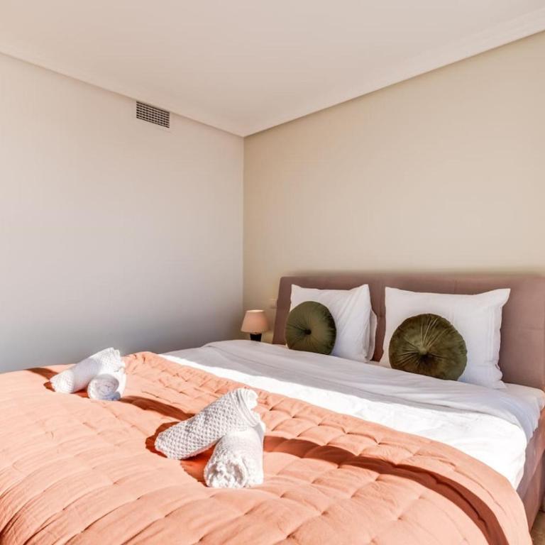 Ultimate Rentals - 2BR Apt 5 min Van Het Strand - Selwo Hills 2 - Apartamento - 14