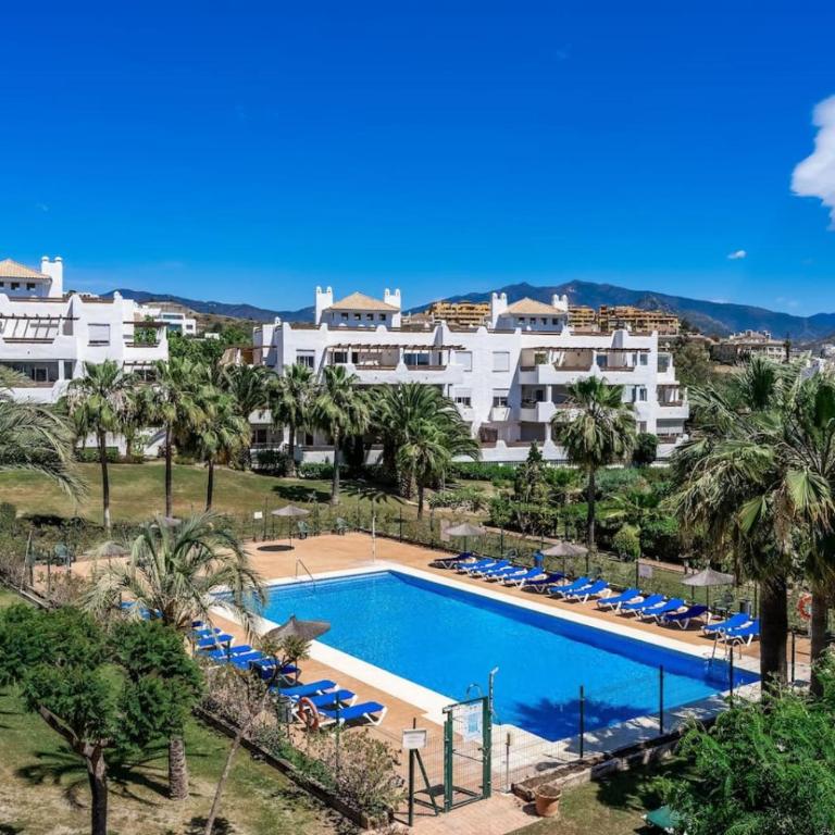 Ultimate Rentals - 2BR Apt 5 min Van Het Strand - Selwo Hills 2 - Apartamento - 1