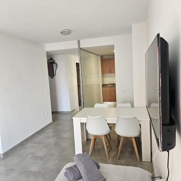 CENTRUM 4 - Two-Bedroom Deluxe Apartment - 1
