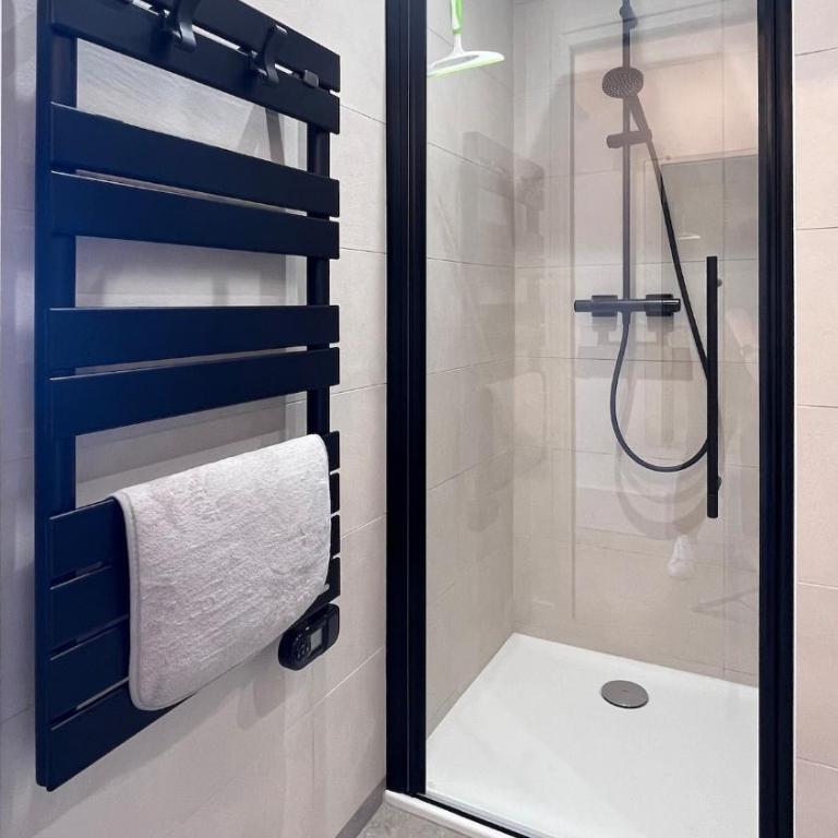 Studio 3étoiles à 10 min du Centre - Calme - Appartement 1 Chambre - 8