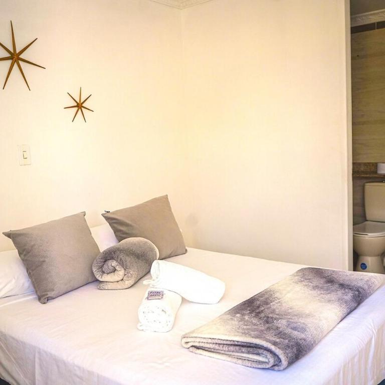 Comodo apartamento 2-2 - Parqueo cubierto para 1 carro - En el corazón de Guatape - Two-Bedroom Apartment with Balcony - 7