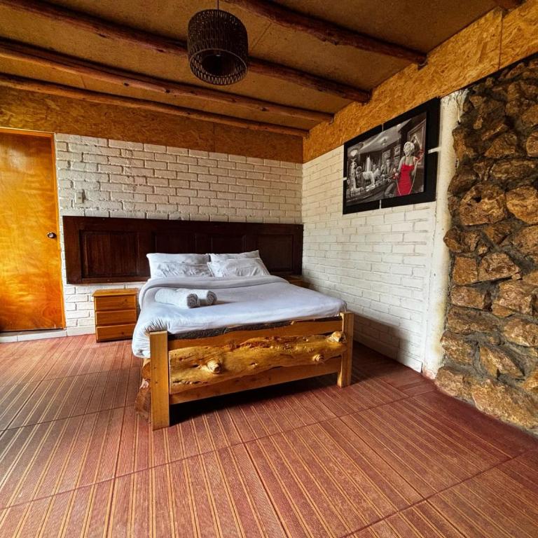 Hotel El Rancho - Deluxe Queen Room - 3