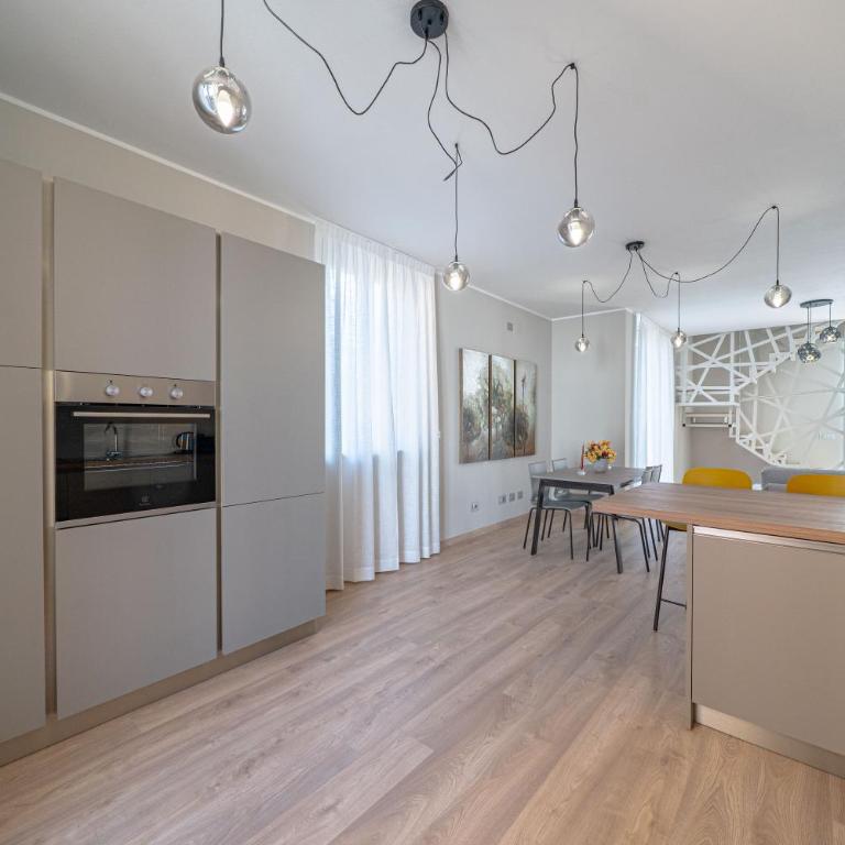 Square of Lake - Appartamento con 2 Camere da Letto - 40