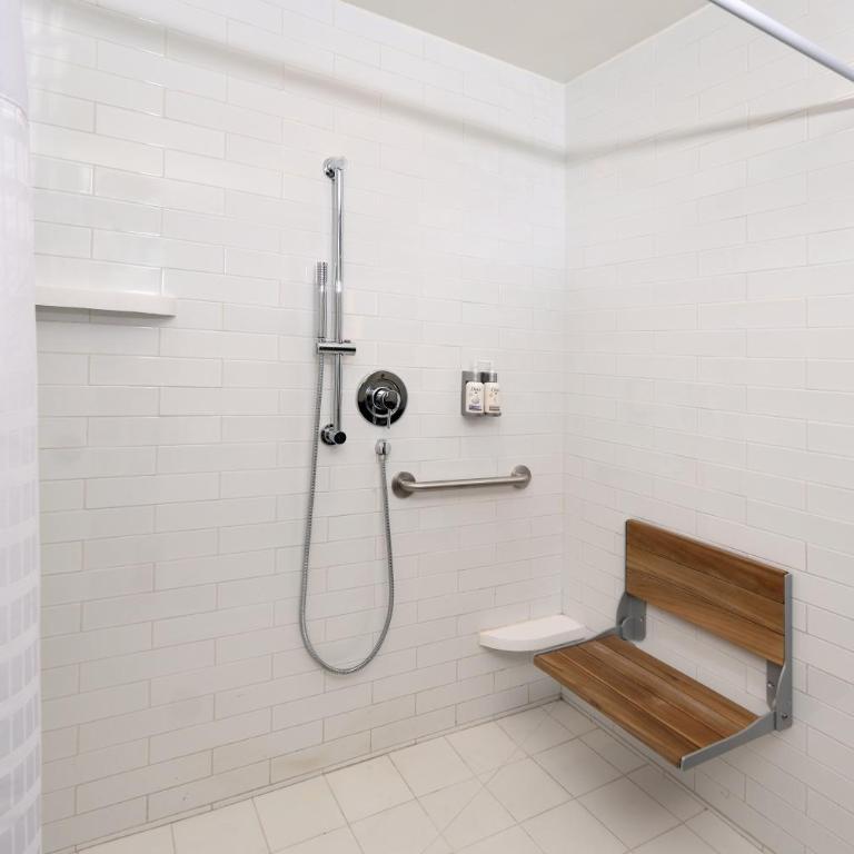 avid hotel Guadalajara Aeropuerto Norte - Habitación Estándar - Adaptada para personas con discapacidad - 1 cama extragrande - 2