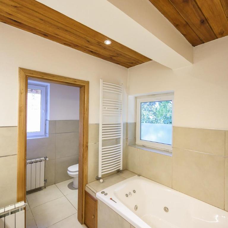 Cálida Casa en San Martín de Los Andes Centro - Casa de 4 dormitorios - 2