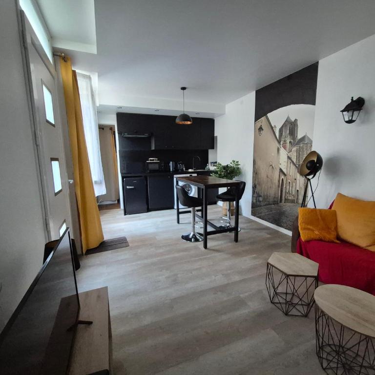 Les Volets Bleus - Au Calme avec petit Jardin et Patio - 3 appartements - Appartement - Rez-de-Chaussée - 5